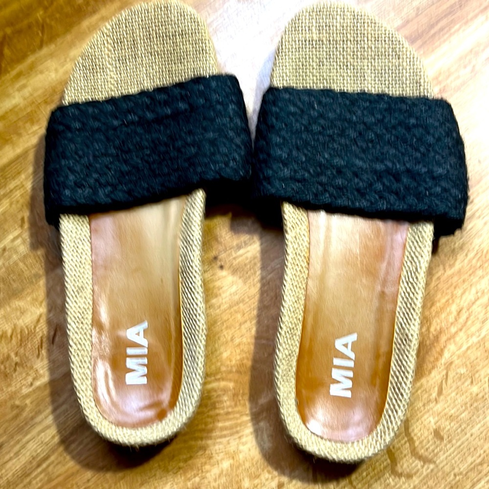 Mia slides